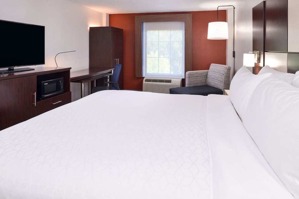 Standard Room, 1 King Bed, Accessible Bathtub (Hearing, Mobility Tub) - Photo 2