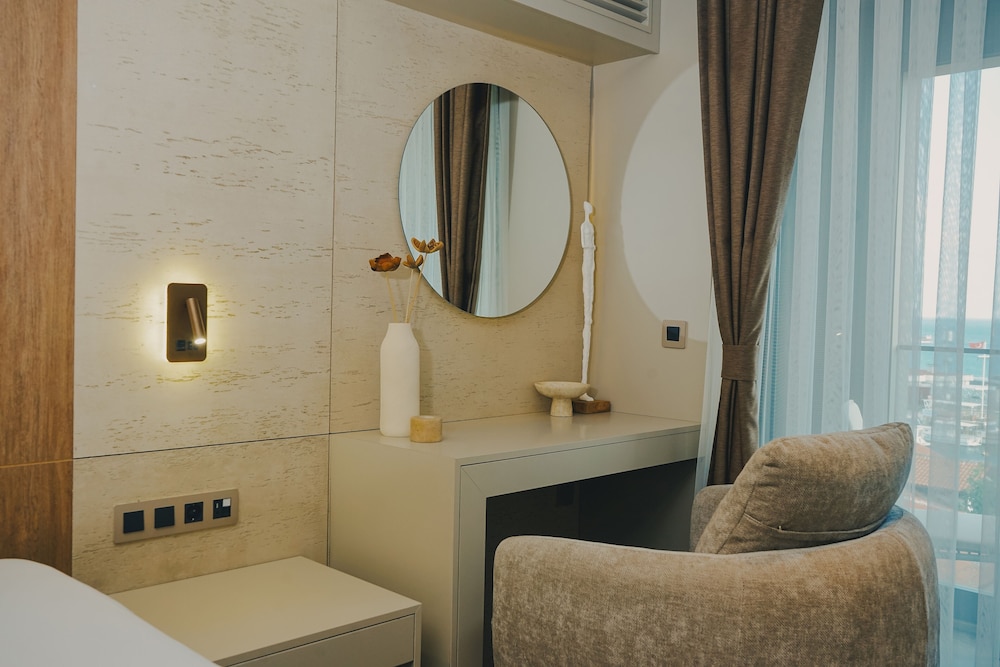 Deluxe Room, Balcony, Sea View photo 2