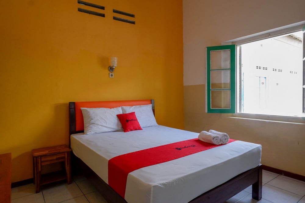Deluxe Room (Reddoorz) - Photo 3