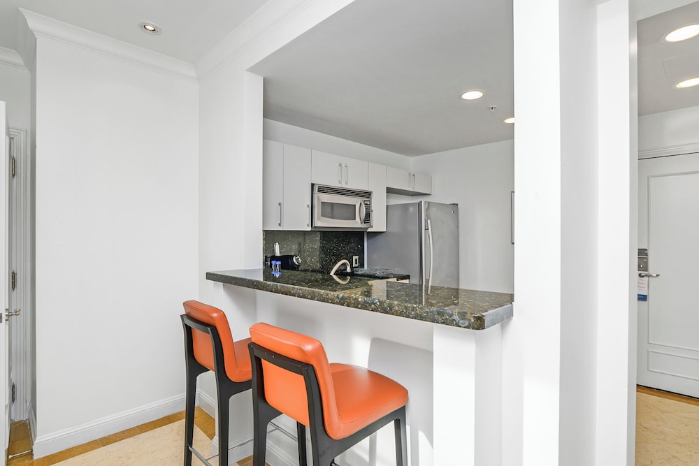 Penthouse, Multiple Beds - Photo 23