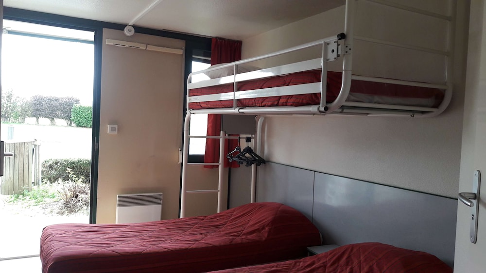 Standard Room, 3 Twin Beds photo 2