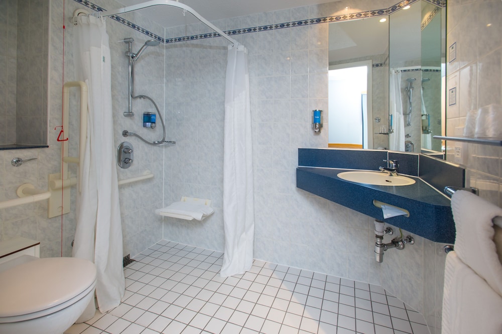 Standard Room, 1 Double Bed, Accessible (with Free Hot Breakfast) photo 3