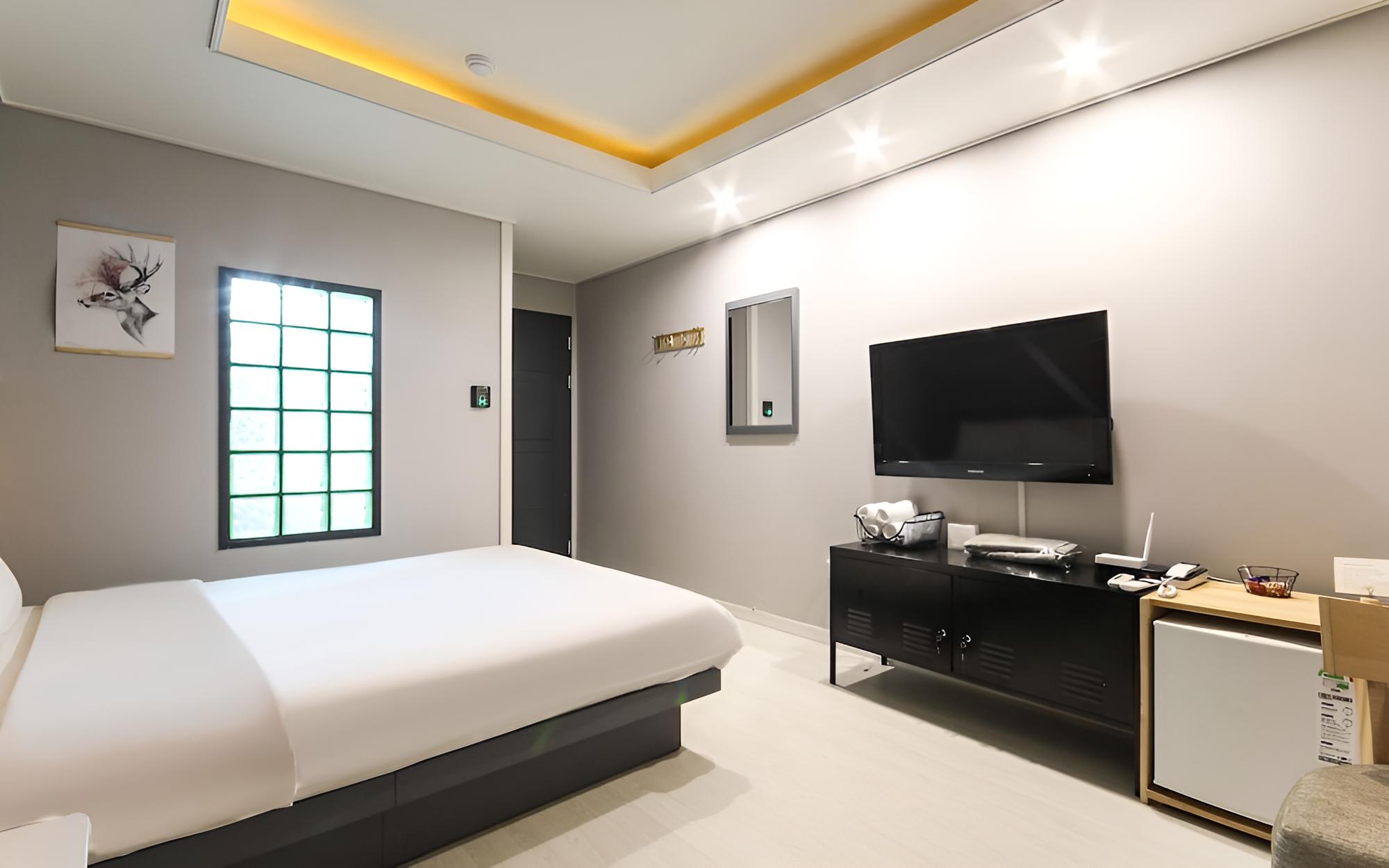 Room (Standard (non-smoking Netflix availab) - Photo 2
