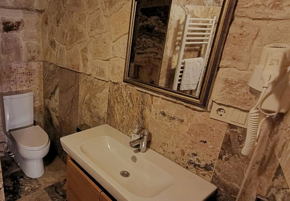 Deluxe Suite (Quadruple) - Photo 3