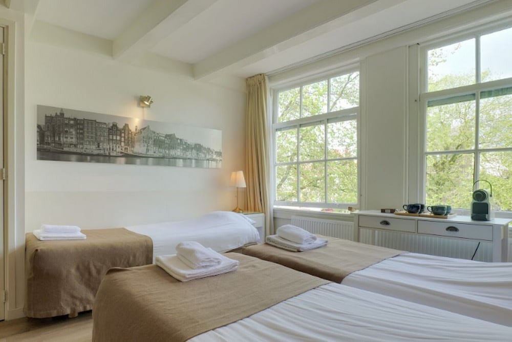 Quadruple Room thumbnail 6