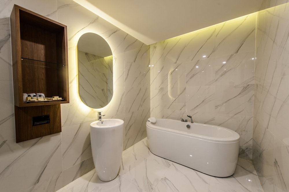 Triple-Bed Suite - Photo 6