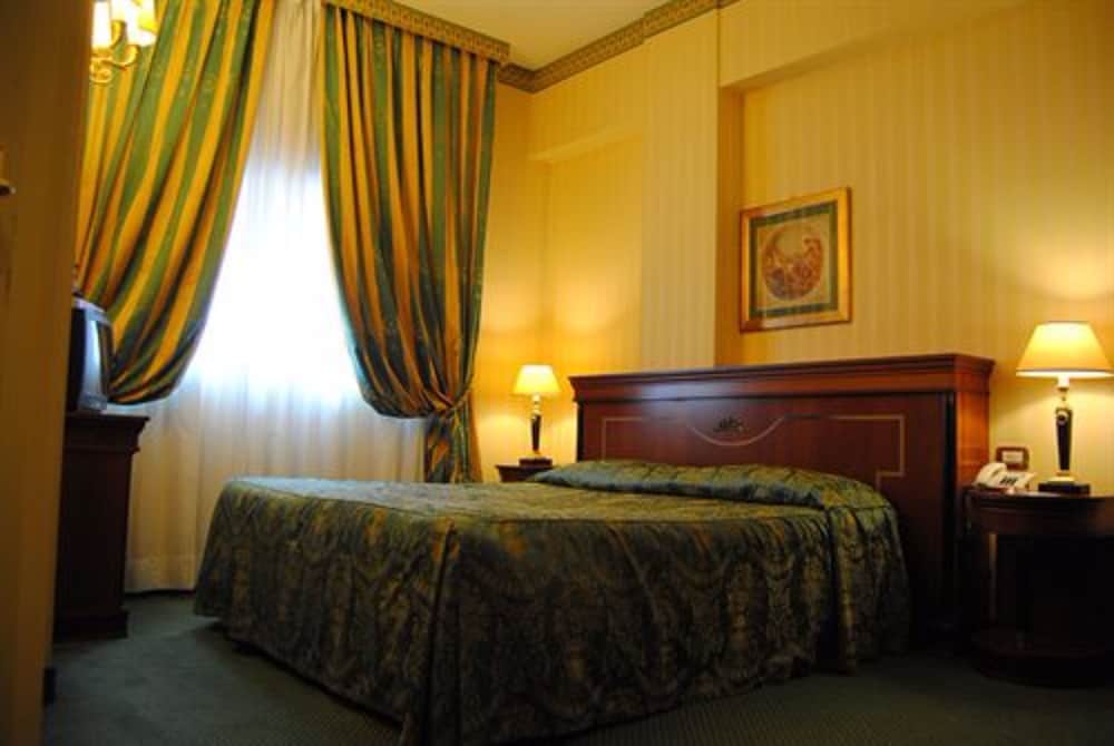 Standard Triple Room, 3 Twin Beds - Photo 2