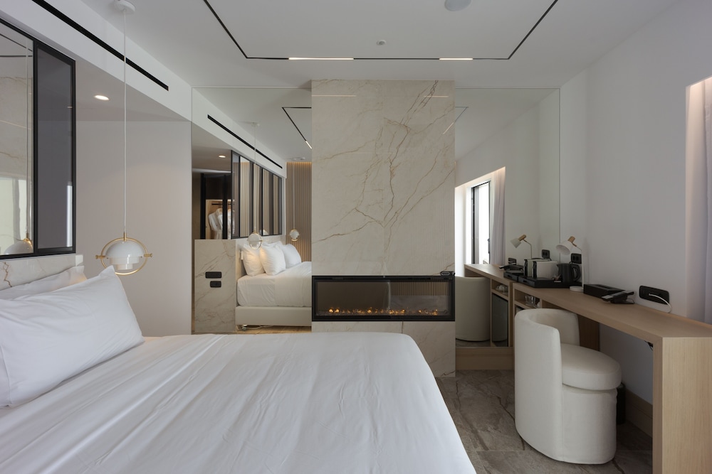 Junior Suite with Plunge Pool - Photo 1