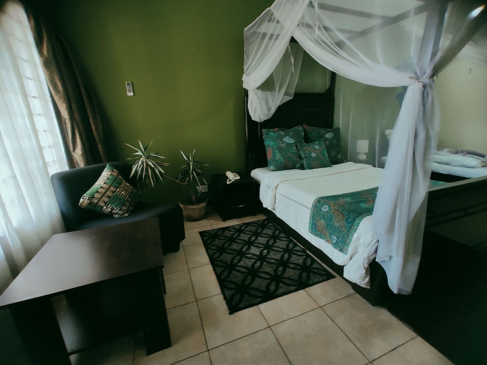 Basic Double Room, Multiple Beds photo 1