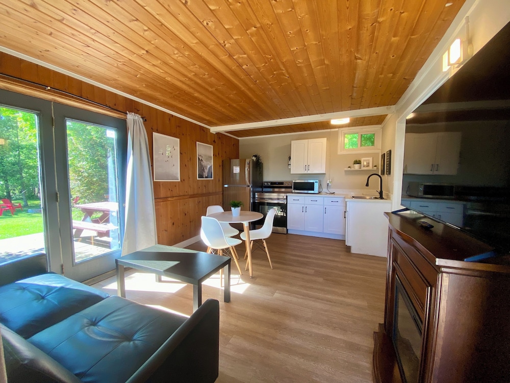 Superior Apartment, Kitchen, Pool View