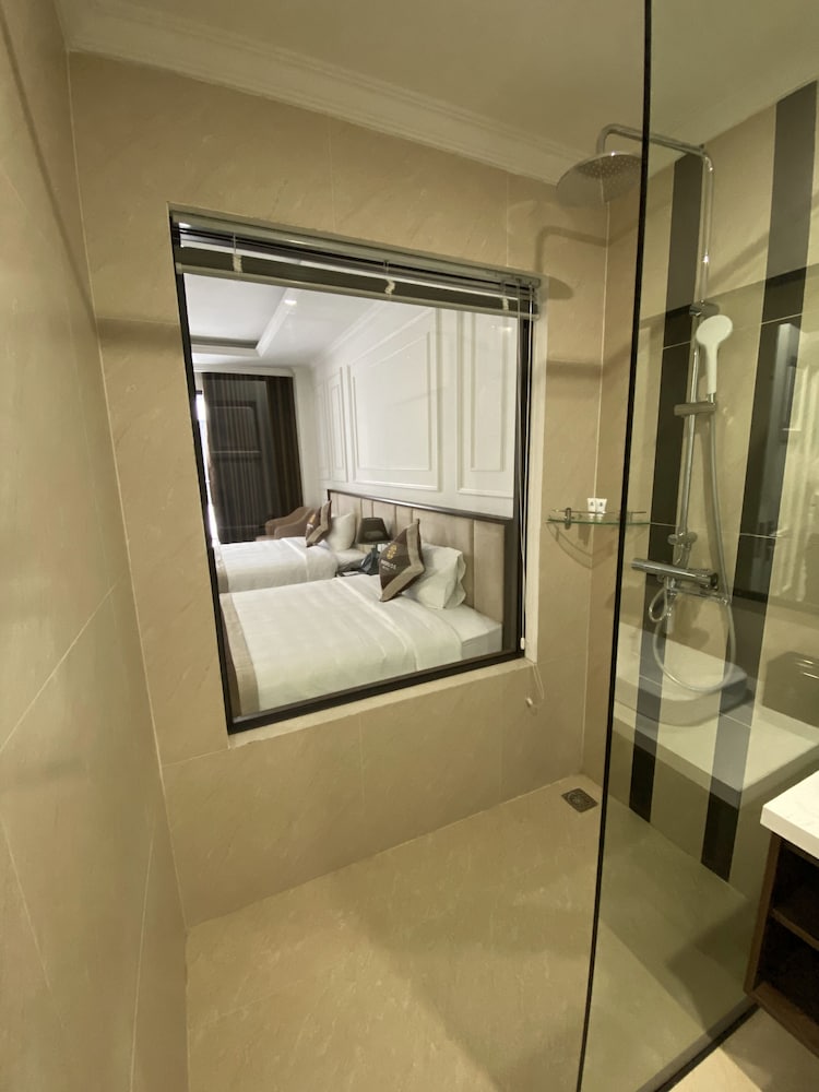 Premium Double Room, 1 King Bed - Photo 4