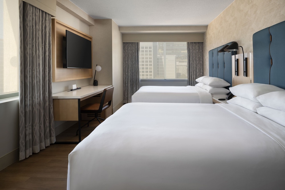 Room, 2 Queen Beds, City View (Corner) photo 1