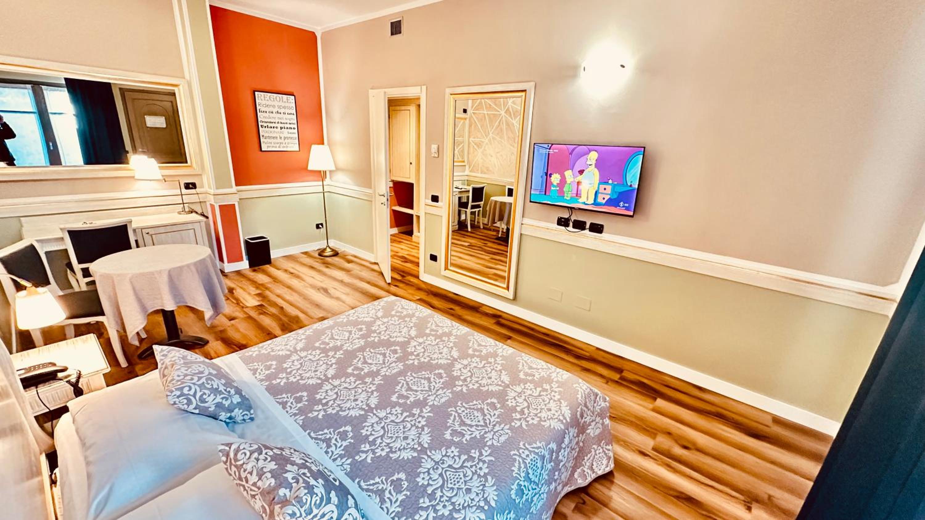 Large Double Room - Photo 37