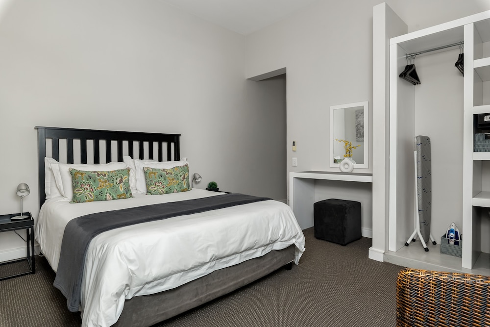 Luxury Apartment, 1 Bedroom, Kitchenette, Mountain View (Kalahari 1) photo 3