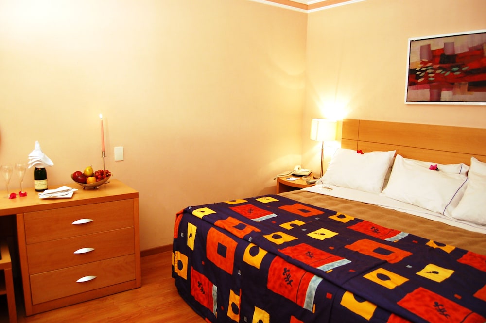 Standard Room, 1 King Bed - Photo 1