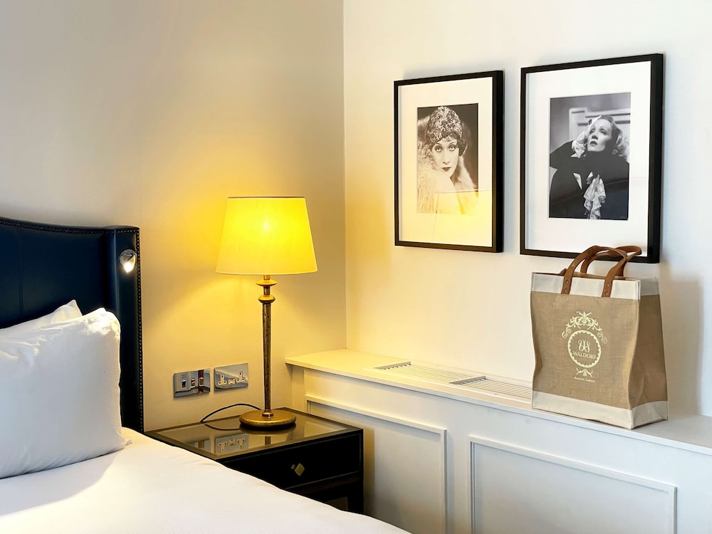 Suite, 1 King Bed (Fashion Break)