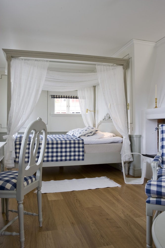 Romantic Studio Suite, Jetted Tub (Pets not allowed) photo 2
