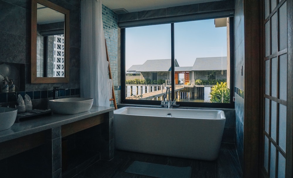 2 Bedroom Lagoon View Villa With Pool - Photo 5