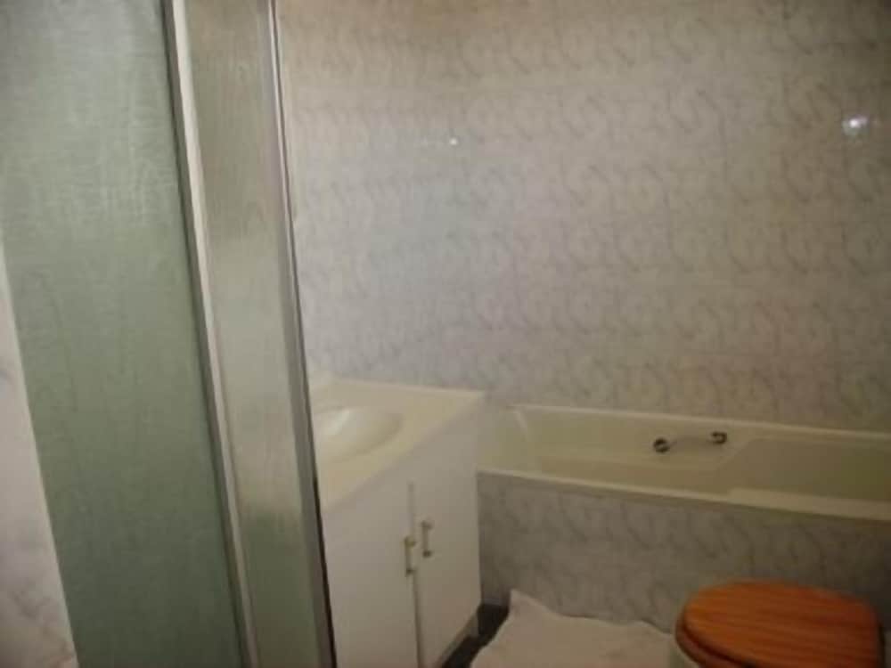 Standard Double Room, Private Bathroom photo 3