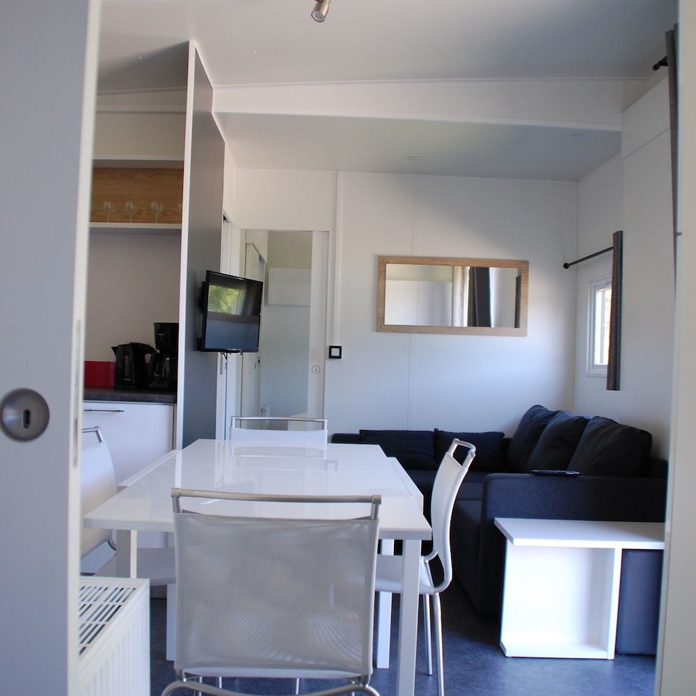 Deluxe Mobile Home, 3 Bedrooms photo 3
