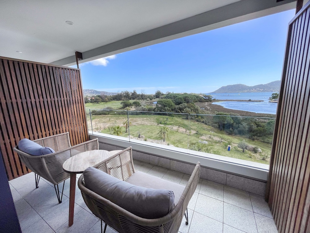 Superior Room, 1 King Bed, Balcony, Sea View