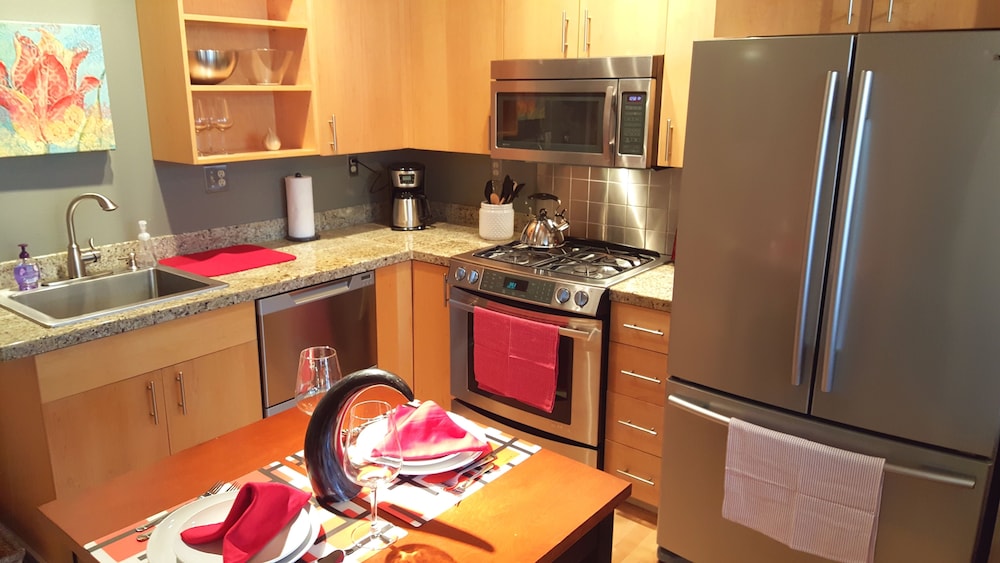 Executive Loft, 1 King Bed, Kitchen, City View photo 3