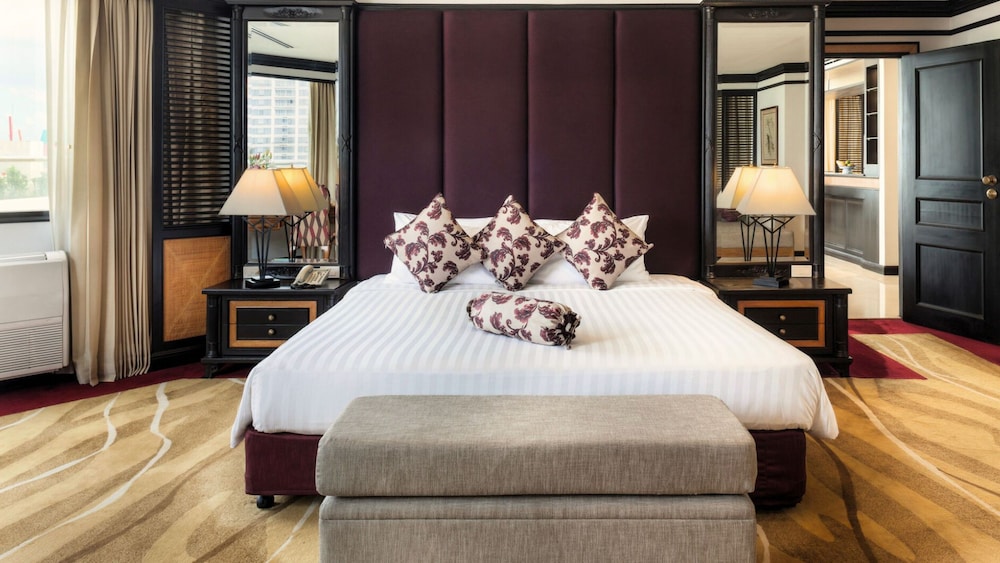 Executive Room thumbnail 5
