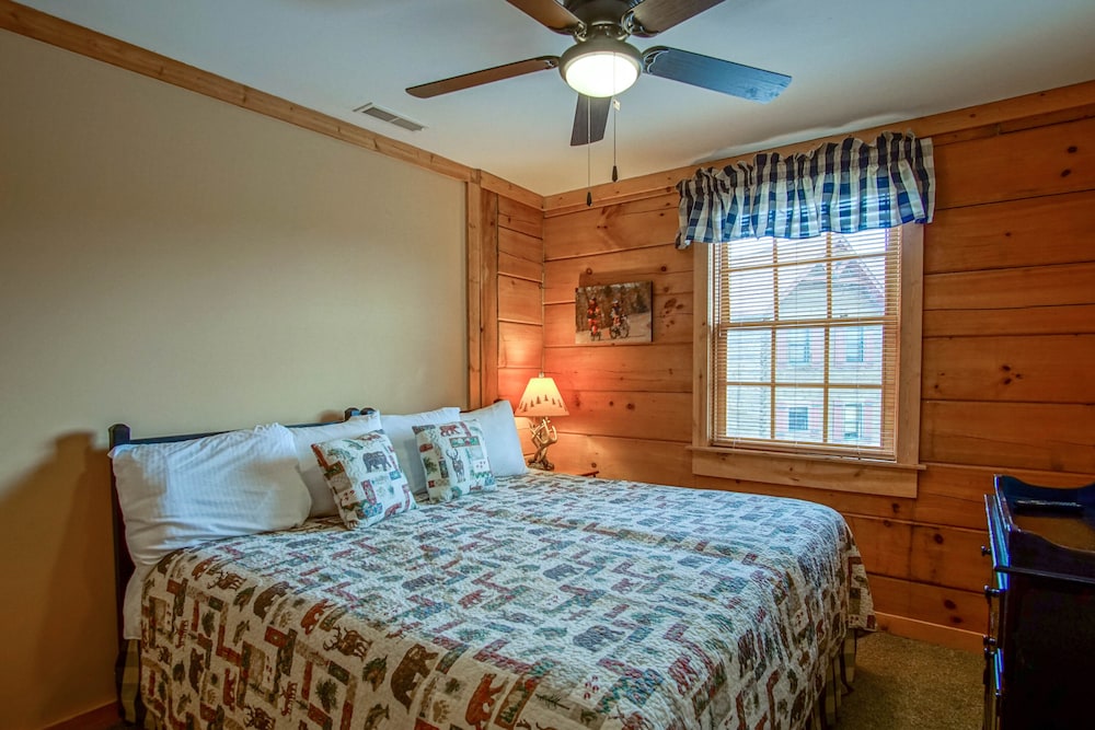 House, Multiple Beds, Hot Tub, Mountain View (5 Br: Loggers Run 8)