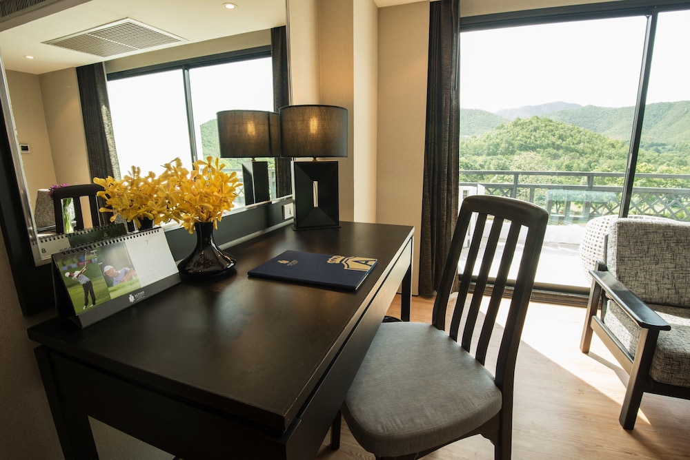 Deluxe Room, Balcony photo 2