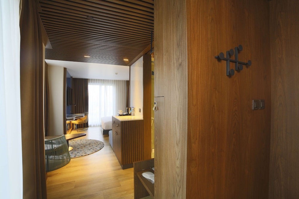 Family Room, Connecting Rooms