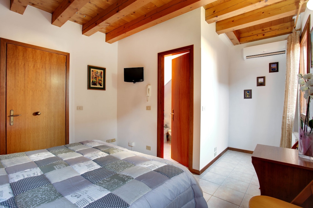 Double or Twin Room photo 1
