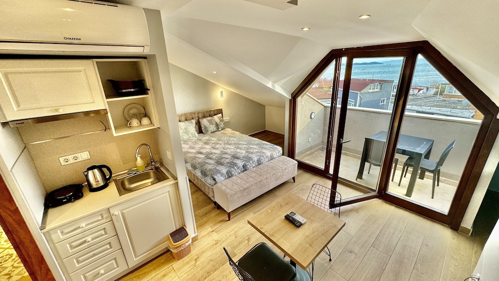 PENTHOUSE SEA VIEW DOUBLE BALCONY photo 1