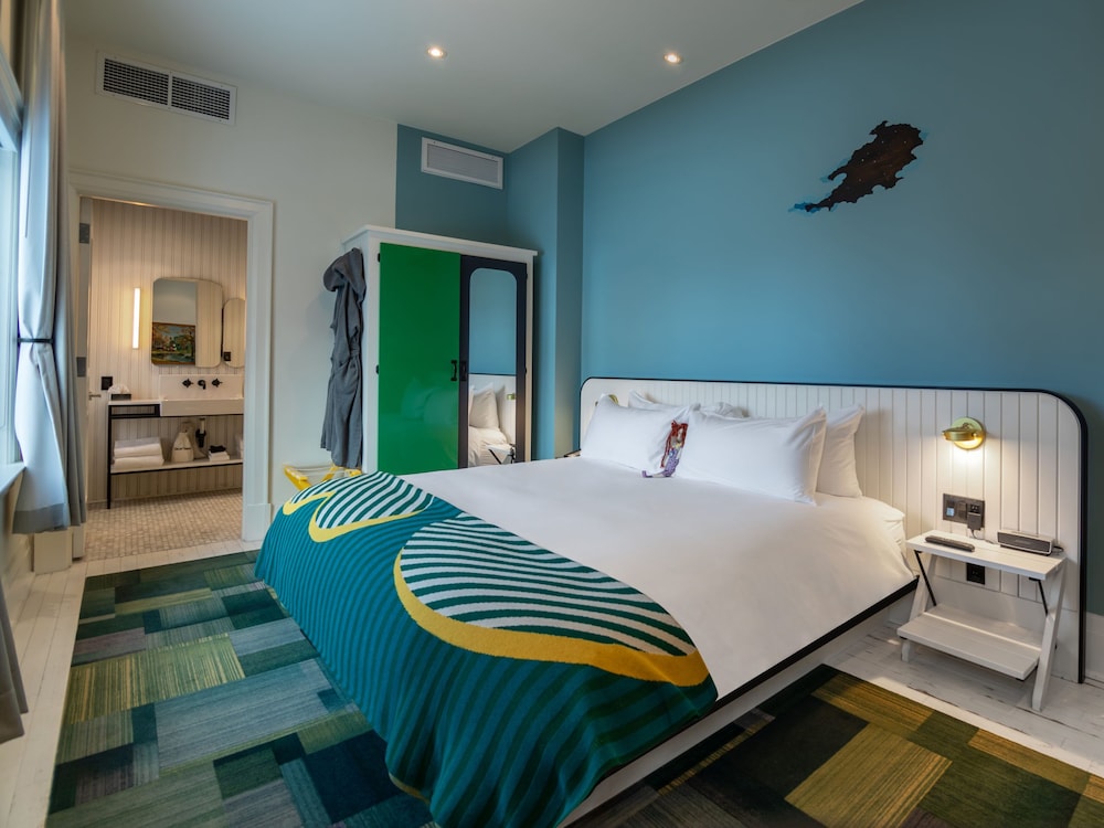 Room (Creekside - Drake Devonshire) photo 1