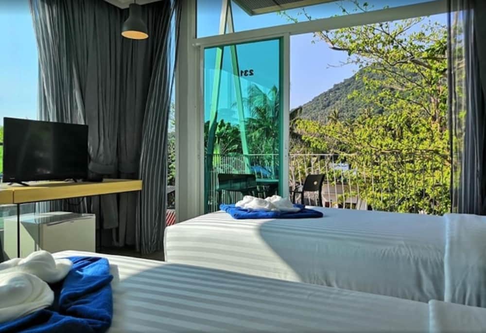 Deluxe Room, Sea View - Photo 5