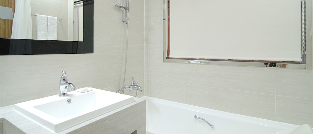 Deluxe Double Room, Partial Ocean View - Photo 4