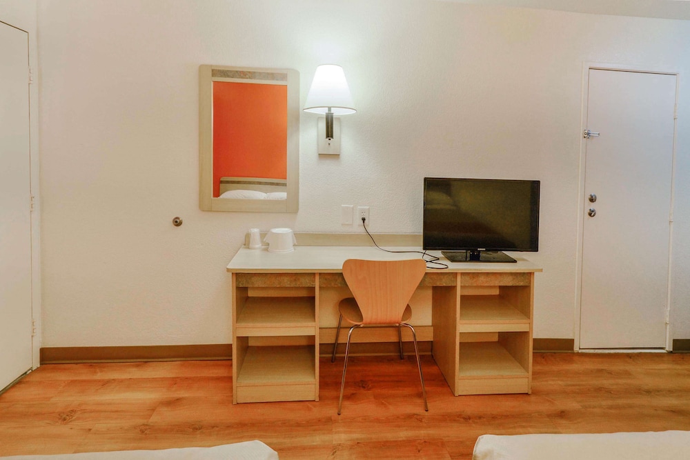 Deluxe Room, 2 Double Beds, Non Smoking, Refrigerator & Microwave photo 3