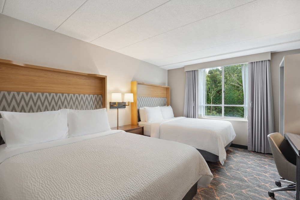 Standard Room, 2 Queen Beds, Mobility Accessible (Transfer Shower) photo 1
