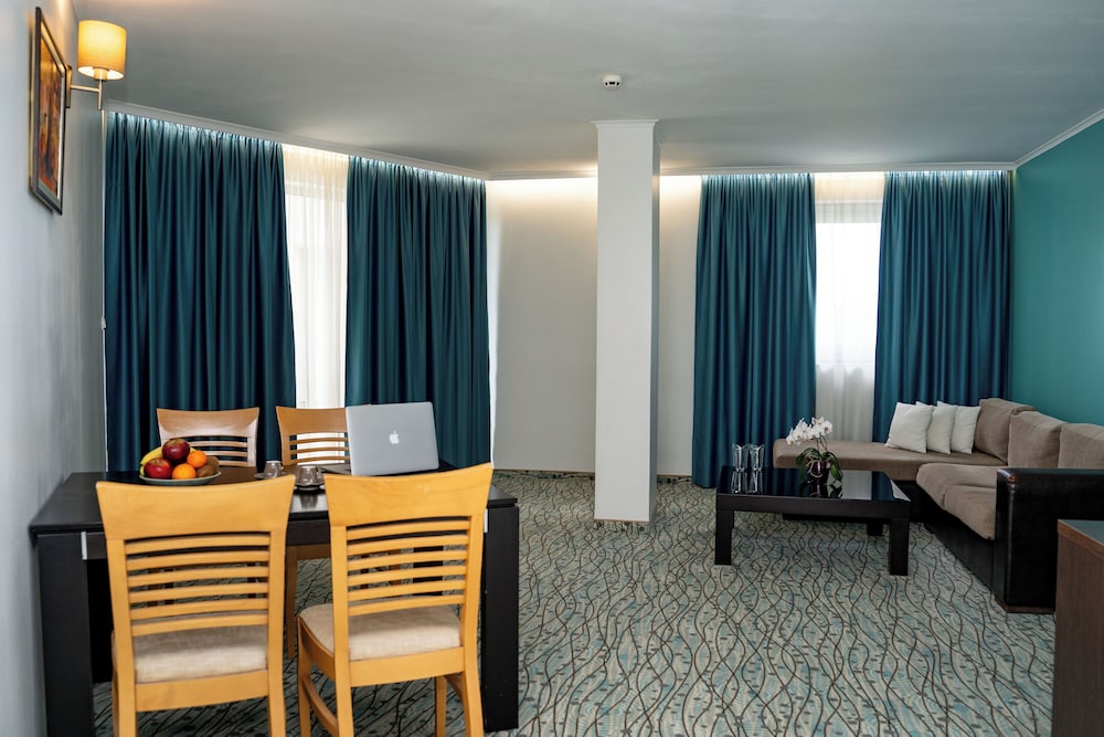Presidential Apartment photo 3