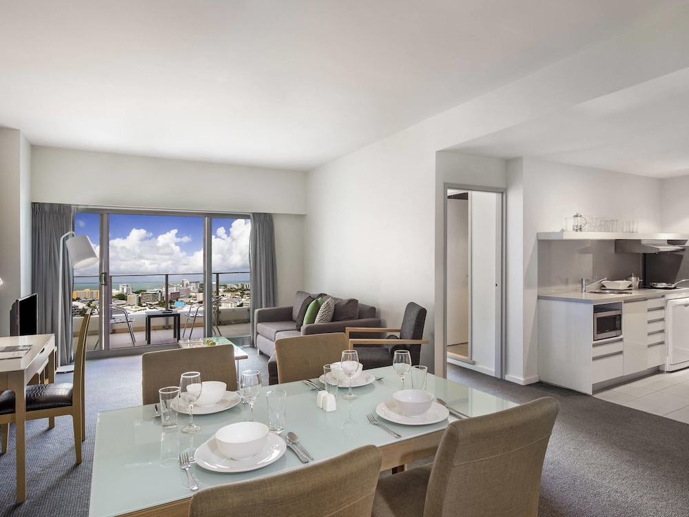 Room, 2 Bedrooms, City View (Dual Key) thumbnail 6