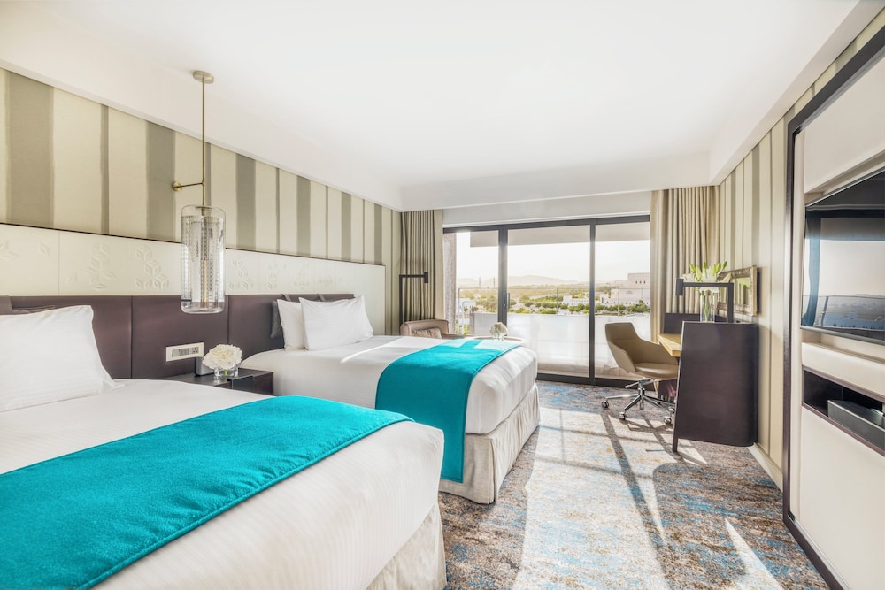 Room, 2 Queen Beds, Balcony (Lounge Access, Sunset View) - Photo 1