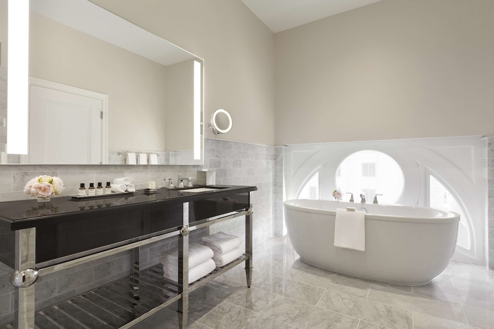 Deluxe Suite, Lake View photo 1