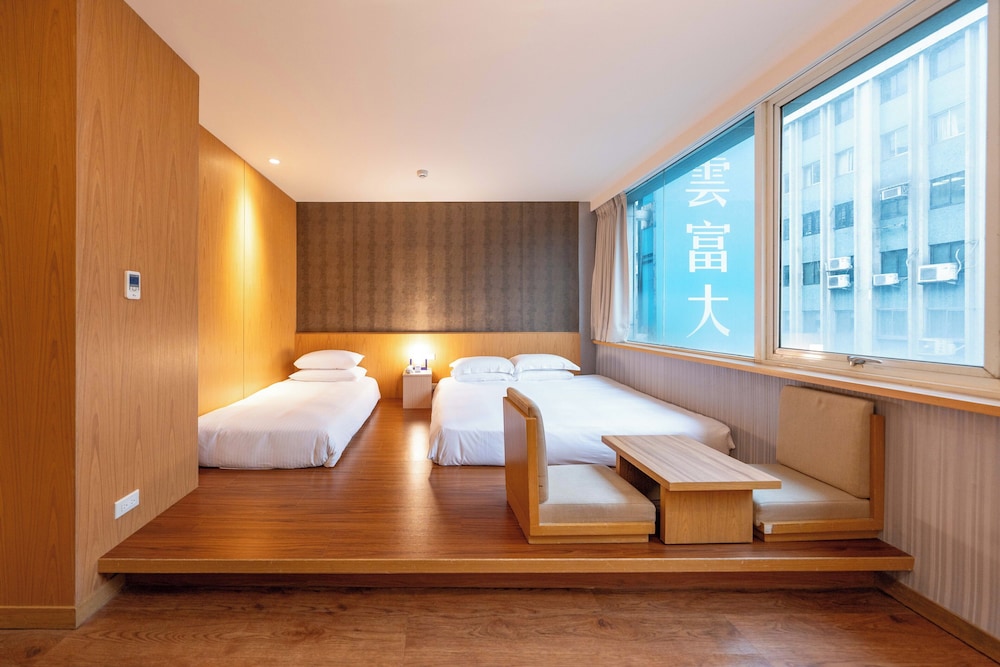 Signature Triple Room photo 3