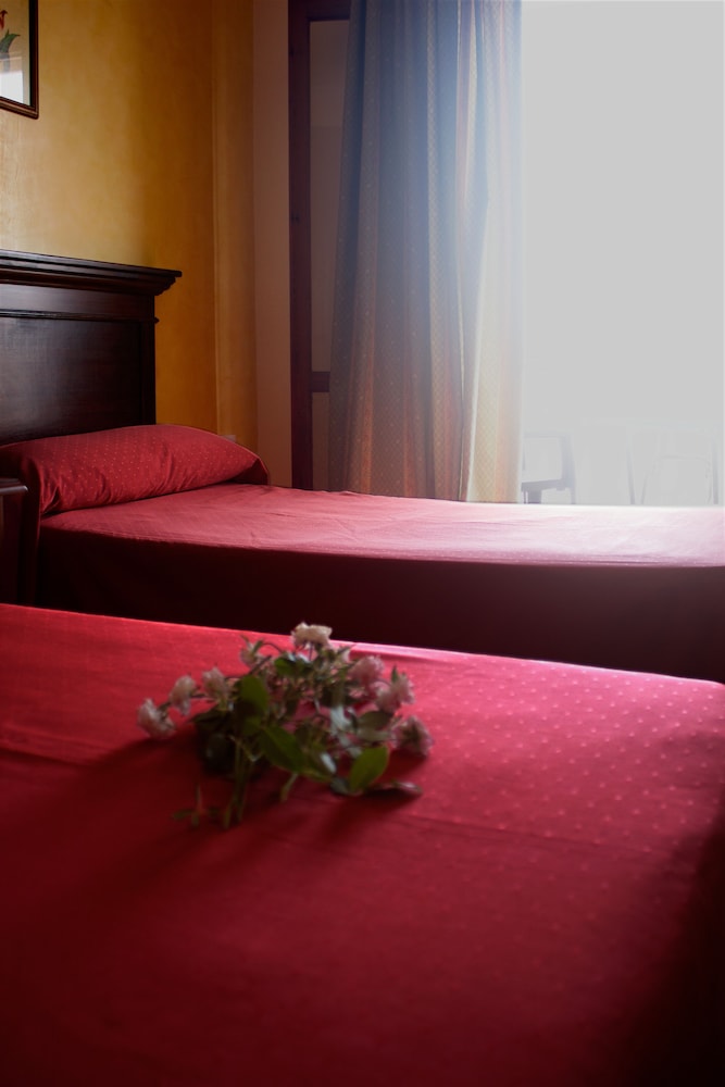 Standard Double Room, Private Bathroom - Photo 1
