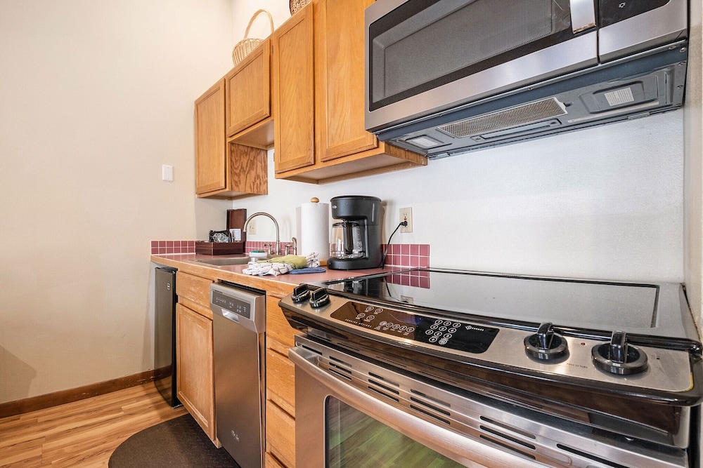 One Bedroom Suite (1 King Bed, 1 Queen Sofa-Bed, Downstairs)
