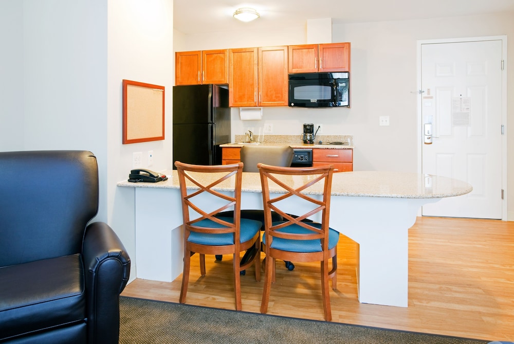 Suite, 1 Bedroom, Accessible (Communication, Mobility Tub) - Photo 8