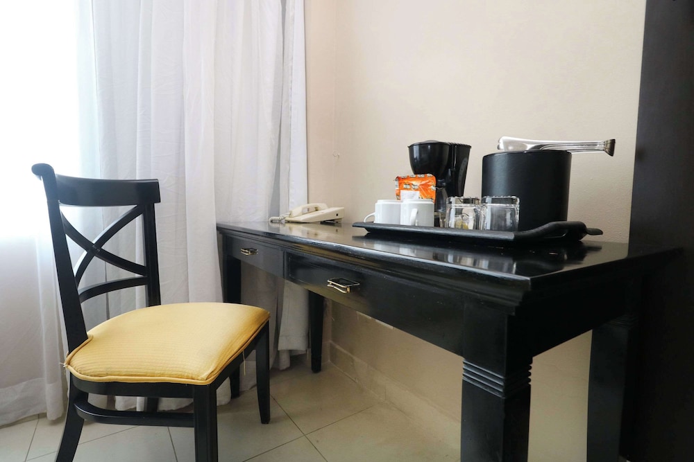 1 King Bed, City View - Photo 6