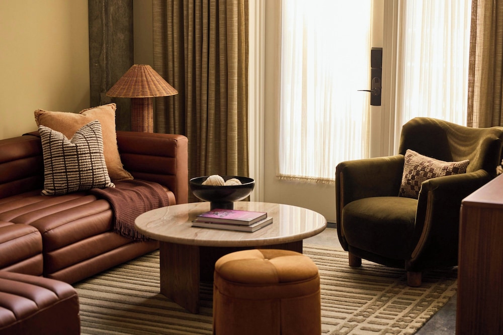 Deluxe Suite, 4 Bedrooms (1 Kingbed & 3 Queenbeds)