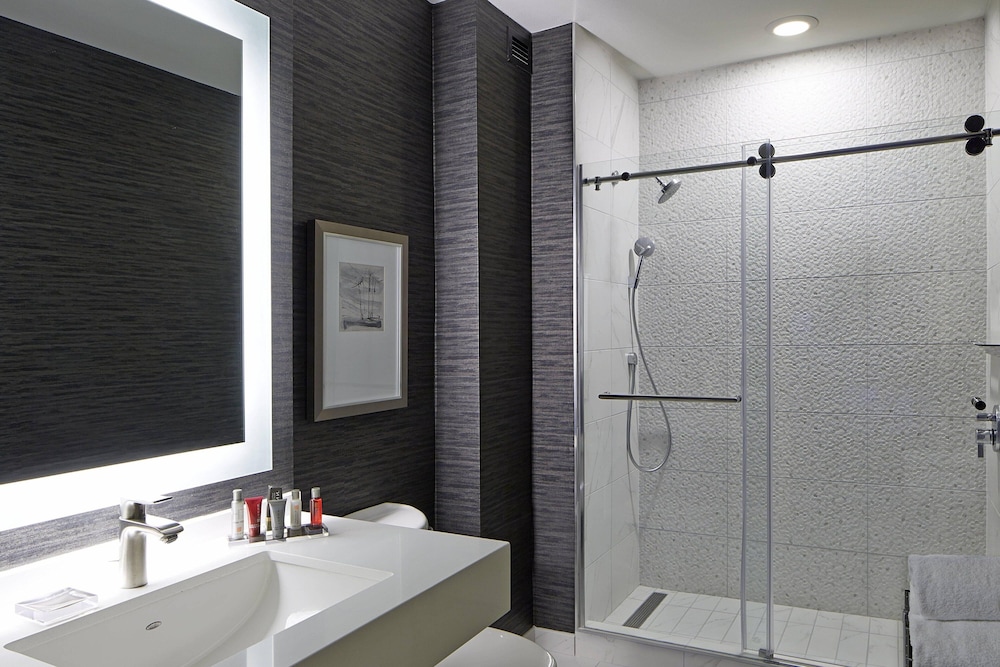 Executive Suite, 1 Bedroom, Balcony - Photo 4