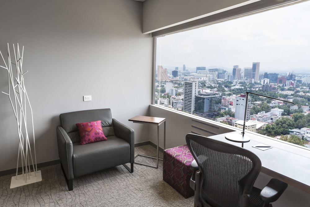 Classic Room, 1 King Bed, Club Lounge Access (Polanco View) - Photo 3