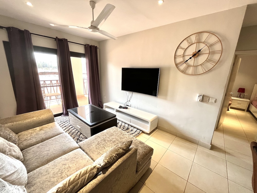 Comfort Apartment, 2 Bedrooms, Balcony, Park View (F8-1st Floor)